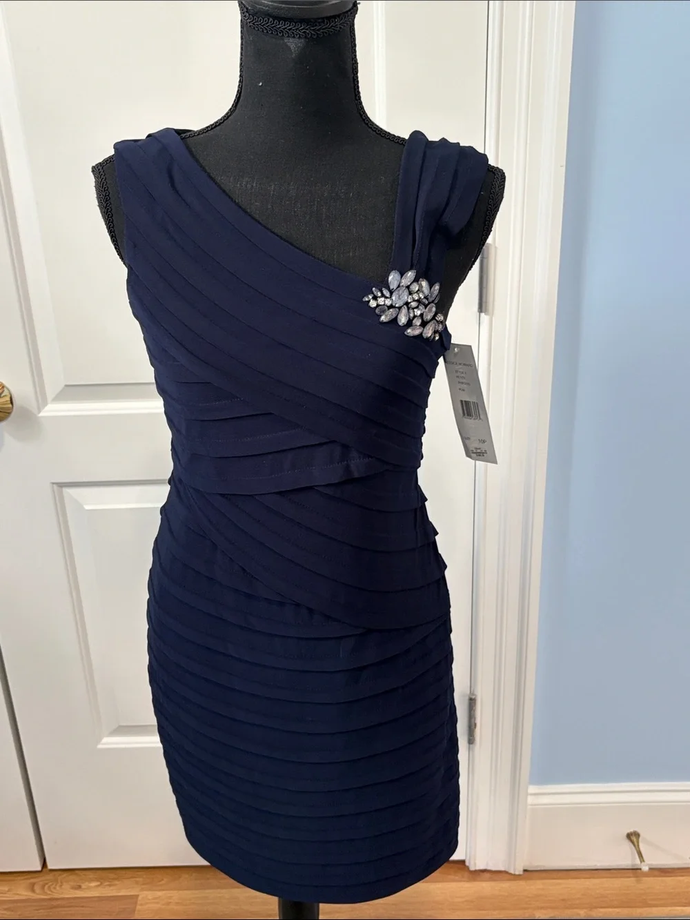Jessica Howard Navy Embellished Ruched Cocktail Dress with Rhinestone Brooch - Picture 1 of 10